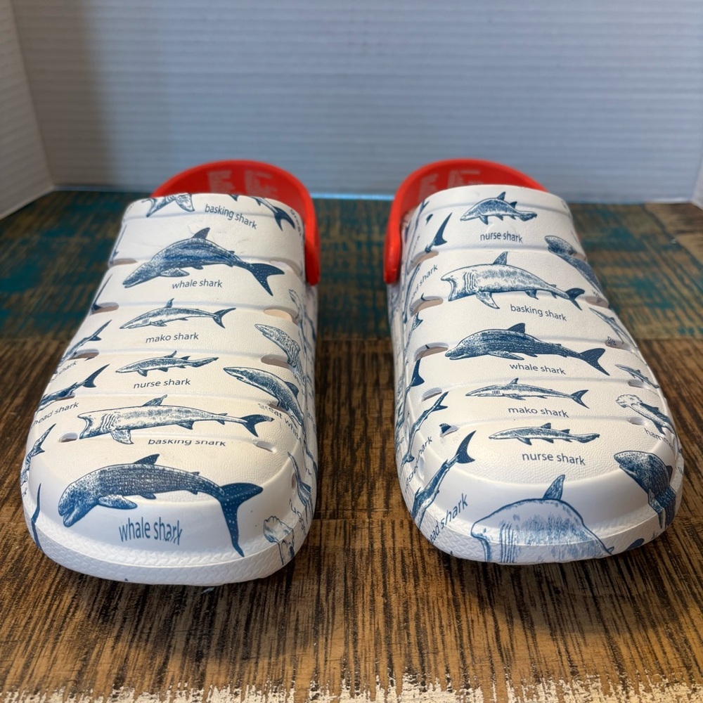 Discovery Kids Shark Print Sandals - Red and White